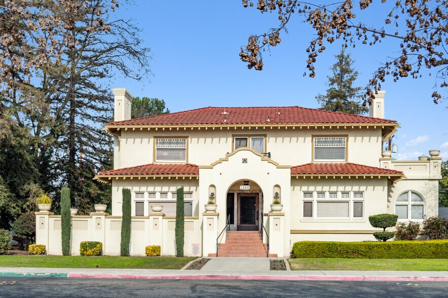 1300 W Main St, Visalia, CA à louer - Photo du bâtiment - Image 2 de 8
