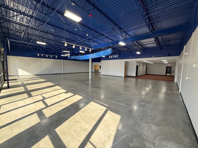 2315 Catawba Valley Blvd SE, Hickory, NC à louer - Photo du bâtiment - Image 2 de 24