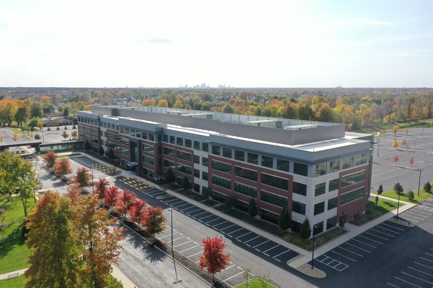 3075 Loyalty Cir, Columbus, OH for lease - Building Photo - Image 2 of 8