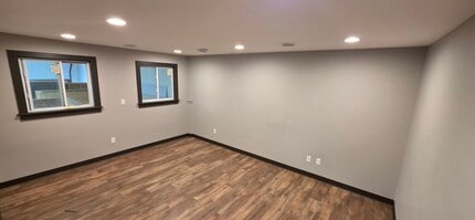 10072-10094 Colonial Industrial Dr, South Lyon, MI for lease Interior Photo- Image 1 of 5