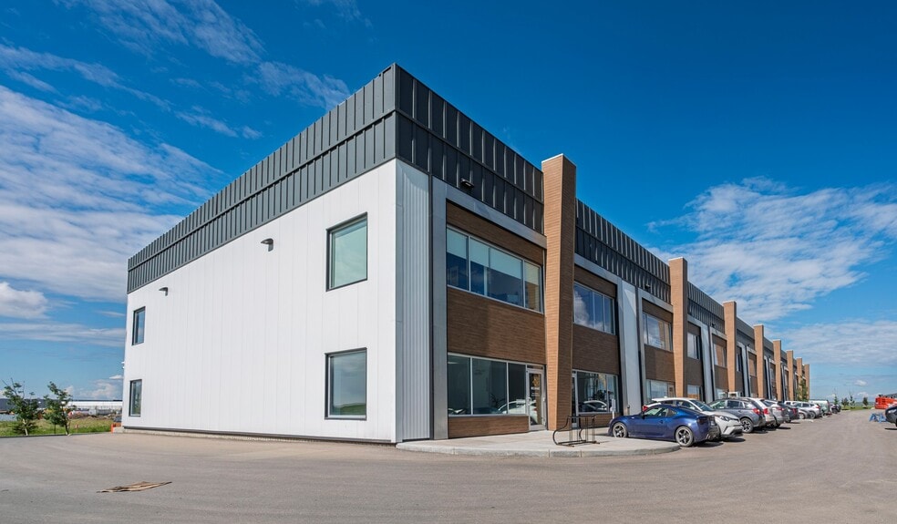 12318 Barlow Trl NE, Calgary, AB for sale - Building Photo - Image 3 of 6