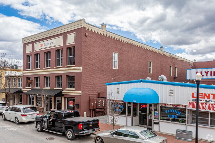 105-107 NW 2nd St, Bentonville, AR à louer - Photo du bâtiment - Image 3 de 5