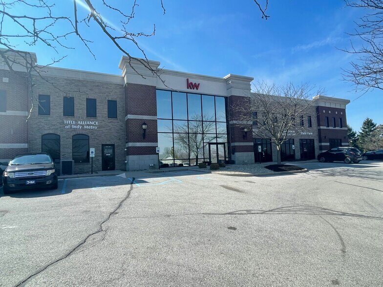 48 N Emerson Ave, Greenwood, IN for lease - Building Photo - Image 2 of 8