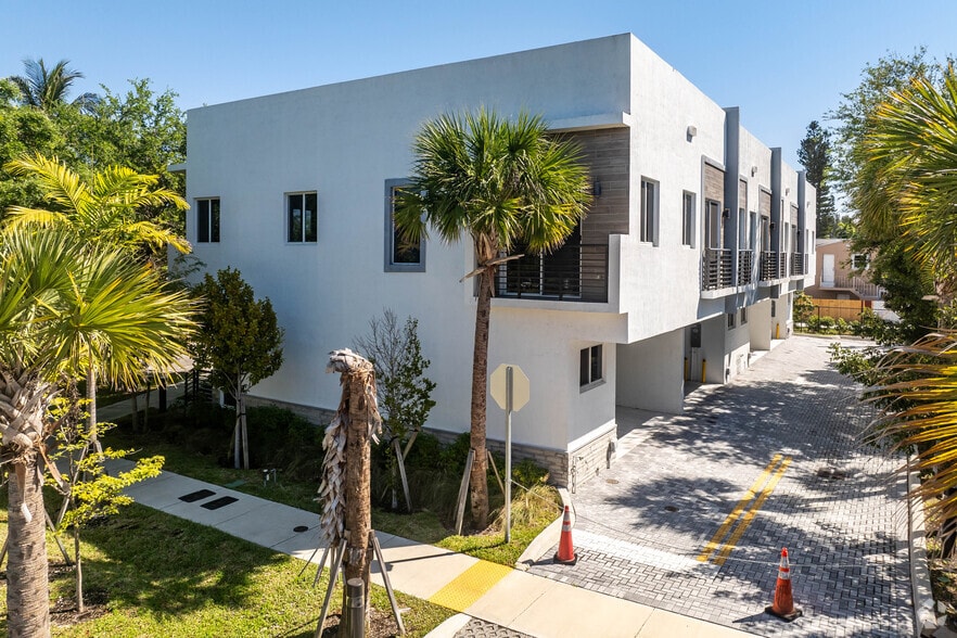 1421 SW 24th Ct, Fort Lauderdale, FL à vendre - Photo principale - Image 1 de 5