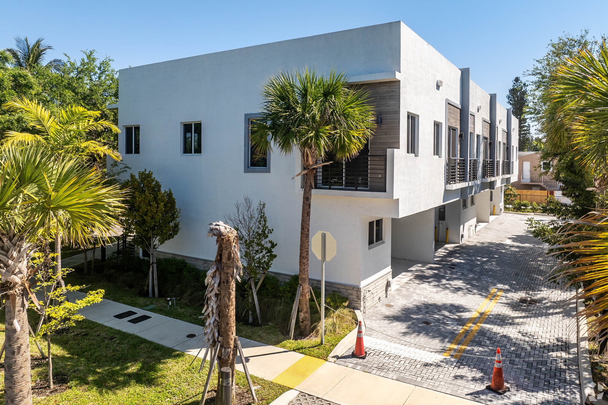 1421 SW 24th Ct, Fort Lauderdale, FL à vendre Photo principale- Image 1 de 6
