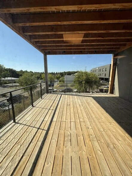 2 Rue Du Dr Charles-Gabriel Pravaz, Sainte-Foy-lès-Lyon for lease - Building Photo - Image 2 of 6