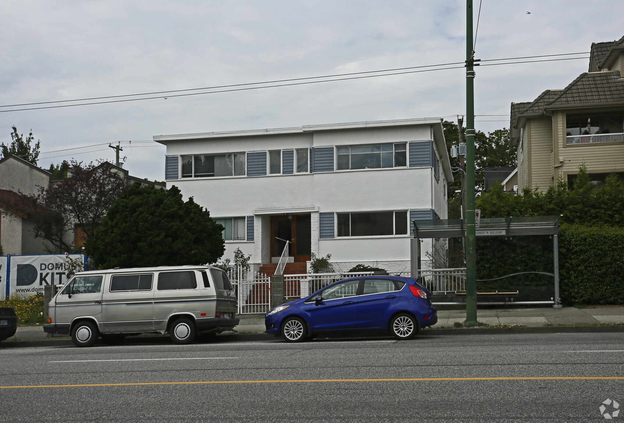 2425 W Broadway, Vancouver, BC à vendre Photo principale- Image 1 de 1