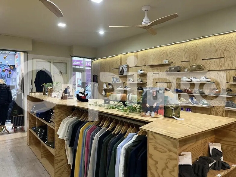 Retail in Lyon for lease - Interior Photo - Image 2 of 7