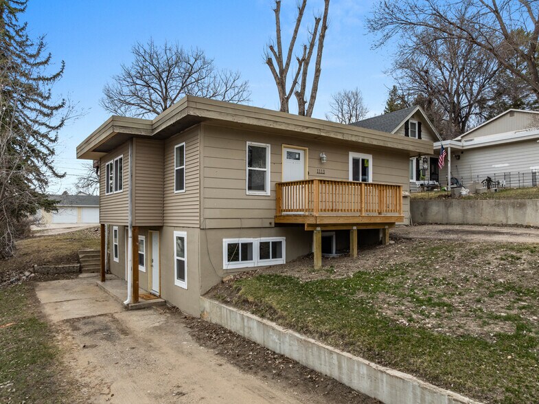 1113 10th St NW, Minot, ND à vendre - Photo du bâtiment - Image 3 de 33