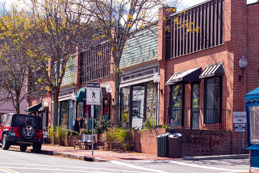 192-202 Katonah Ave, Katonah, NY for lease - Building Photo - Image 2 of 7