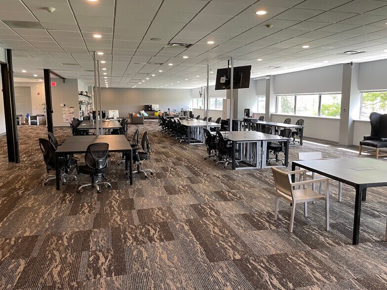 1482 Erie Blvd, Schenectady, NY à louer - Photo intérieure - Image 3 de 10