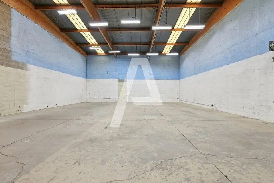 Flex in Émerainville for lease Interior Photo- Image 1 of 6
