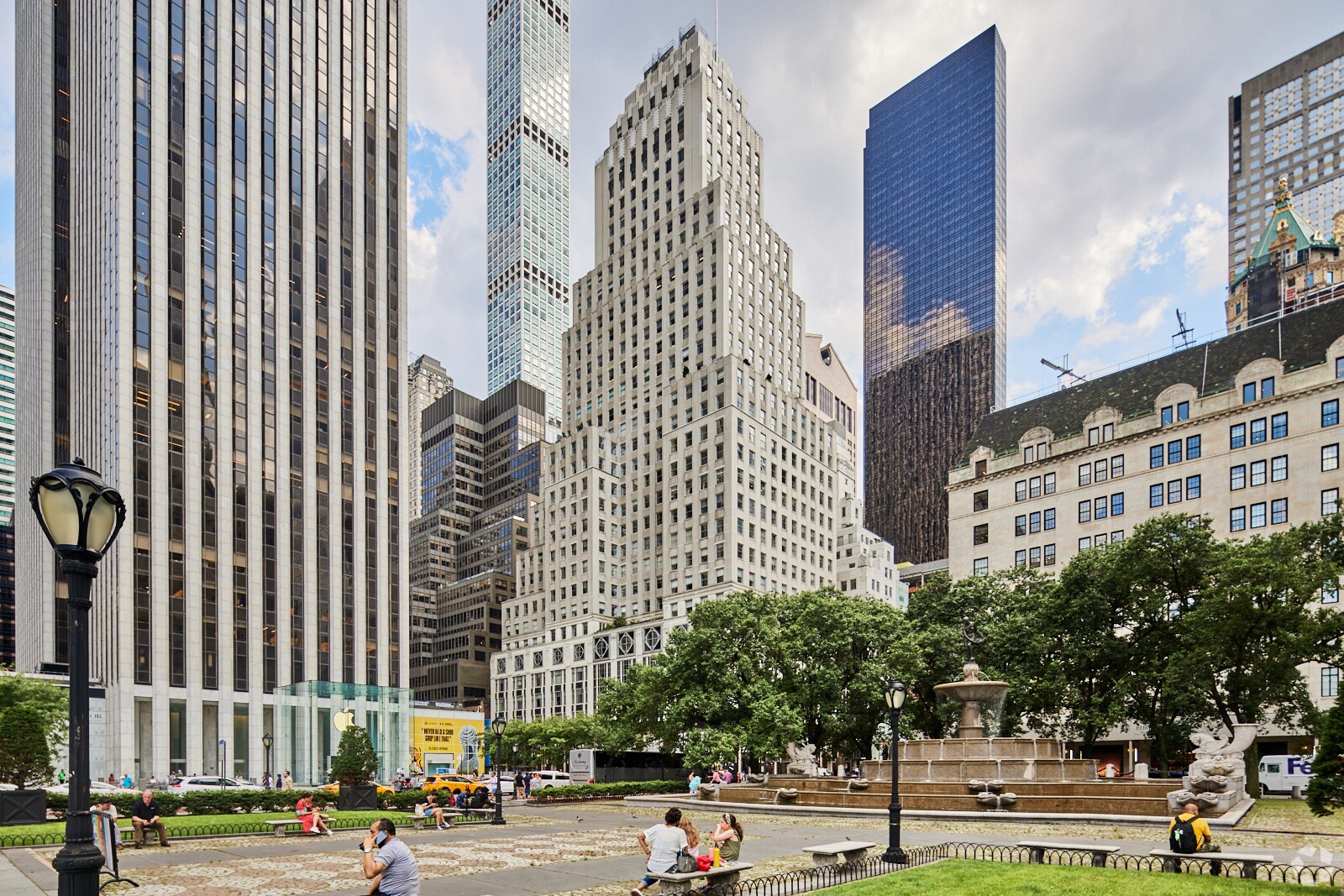745 Fifth Ave, New York, NY à louer Photo du bâtiment- Image 1 de 10