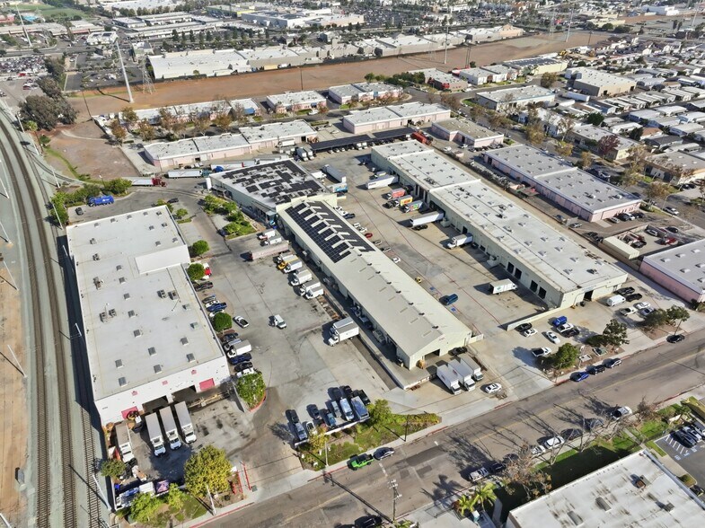 698 Anita St, Chula Vista, CA à louer - Photo du bâtiment - Image 1 de 7