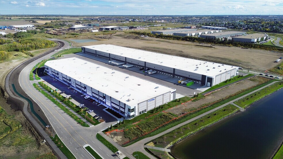 Fulton Creek Building, Edmonton, AB à louer - Photo du bâtiment - Image 2 de 5