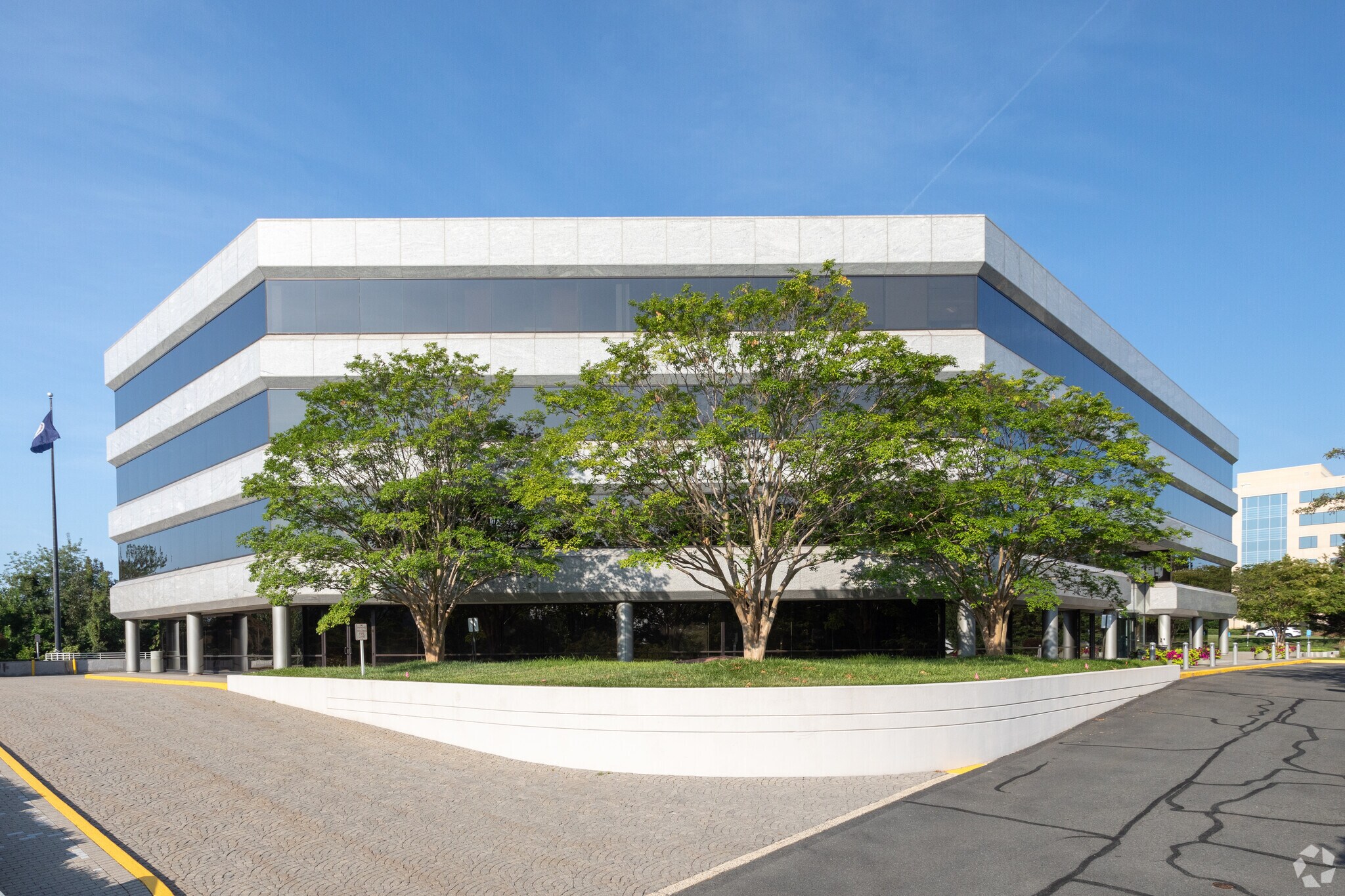 196 Van Buren St, Herndon, VA à louer Photo du bâtiment- Image 1 de 6