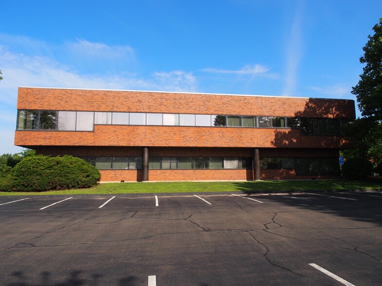 100 S Shore Dr, East Haven, CT for lease - Building Photo - Image 1 of 12