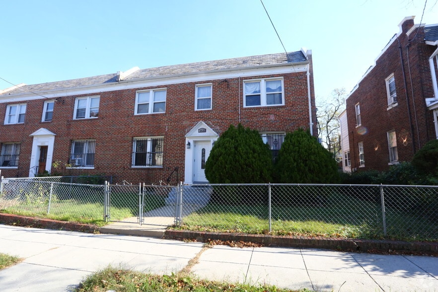 1620 21st Pl SE, Washington, DC à vendre - Photo principale - Image 1 de 2