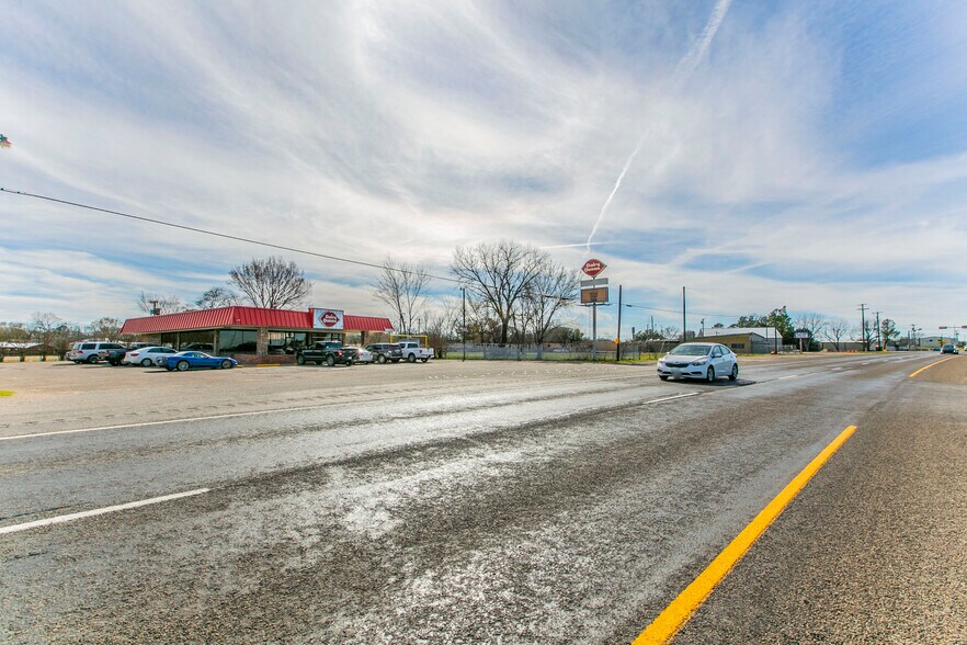 200 State Highway 31, Trinidad, TX à vendre - Photo du bâtiment - Image 3 de 22