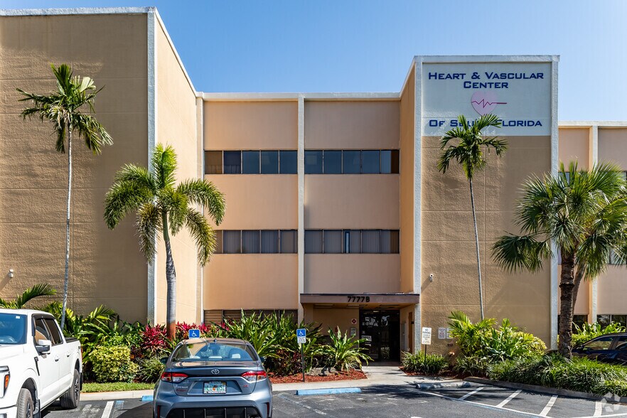 7777 N Davie Rd Ext, Davie, FL à louer - Photo du bâtiment - Image 3 de 11