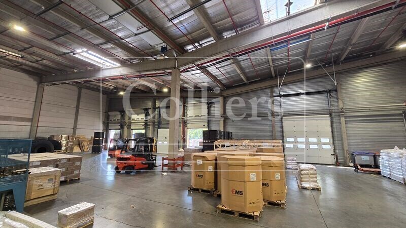 Industrial in Vitrolles for lease - Building Photo - Image 2 of 10