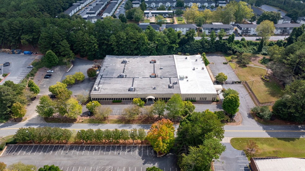 1300 Cobb Industrial Dr, Marietta, GA à louer - Photo du bâtiment - Image 1 de 9