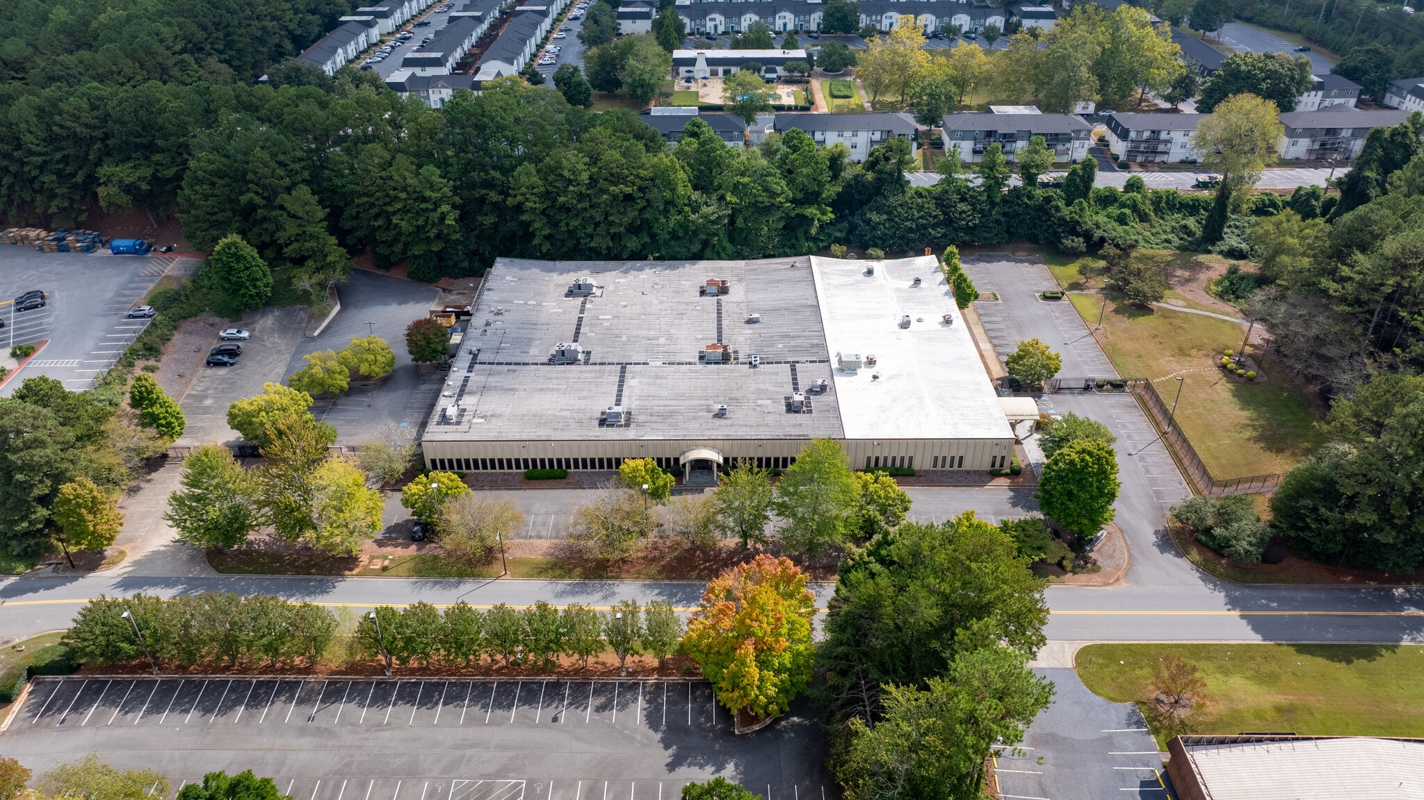 1300 Cobb Industrial Dr, Marietta, GA à louer Photo du bâtiment- Image 1 de 10
