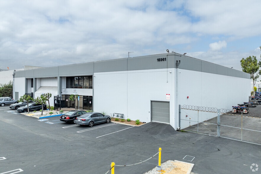 16961 S Central Ave, Carson, CA for lease - Building Photo - Image 3 of 12