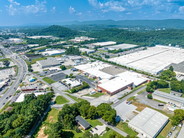 1527 Waring Rd NW, Dalton, GA for sale - Building Photo - Image 3 of 12