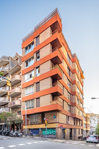 Plus de détails pour Multi-résidentiel à vendre
