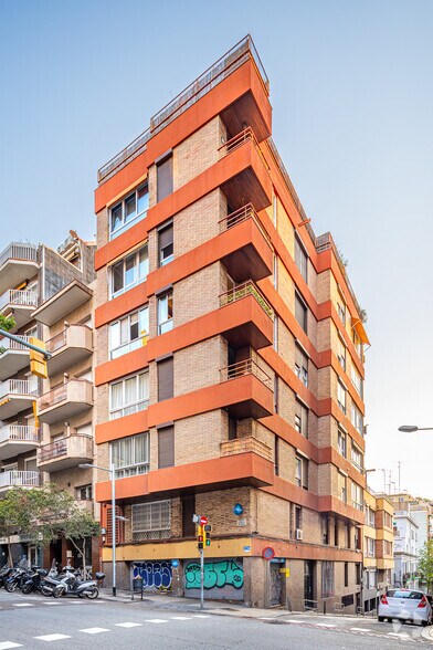 Multifamily in Barcelona, Barcelona for sale - Primary Photo - Image 1 of 1