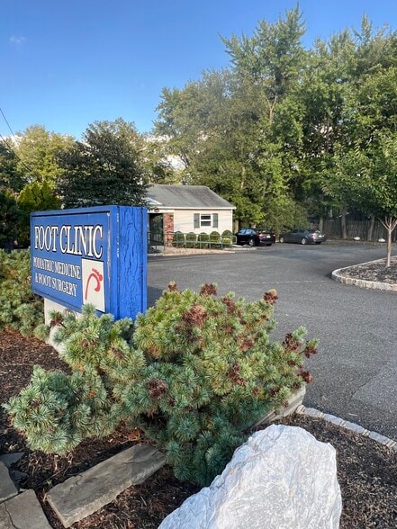 118 Columbia Tpke, Florham Park, NJ for sale - Building Photo - Image 2 of 15