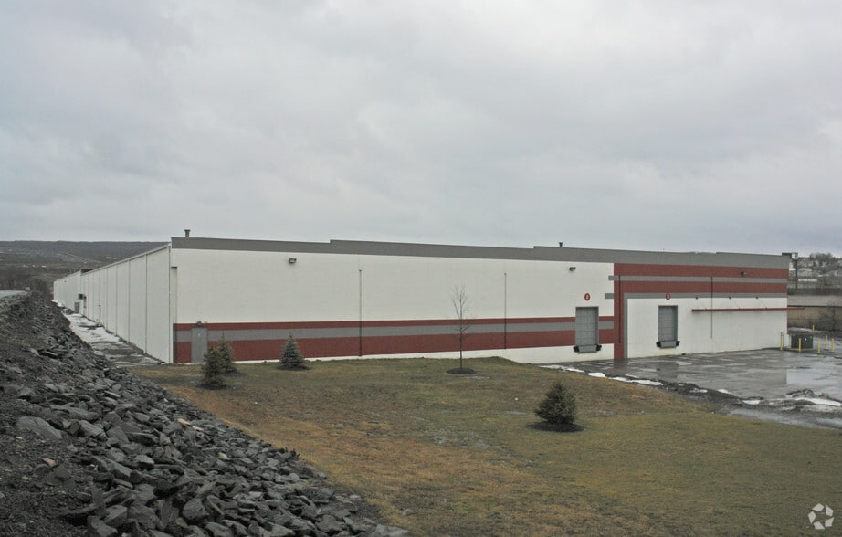 1026 Reeves St, Dunmore, PA for lease - Building Photo - Image 3 of 9