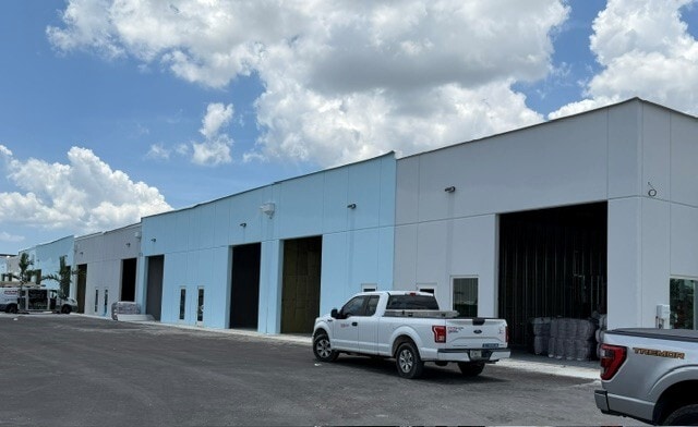 1520-1526 SW 9th Pl, Cape Coral, FL for lease - Building Photo - Image 2 of 5