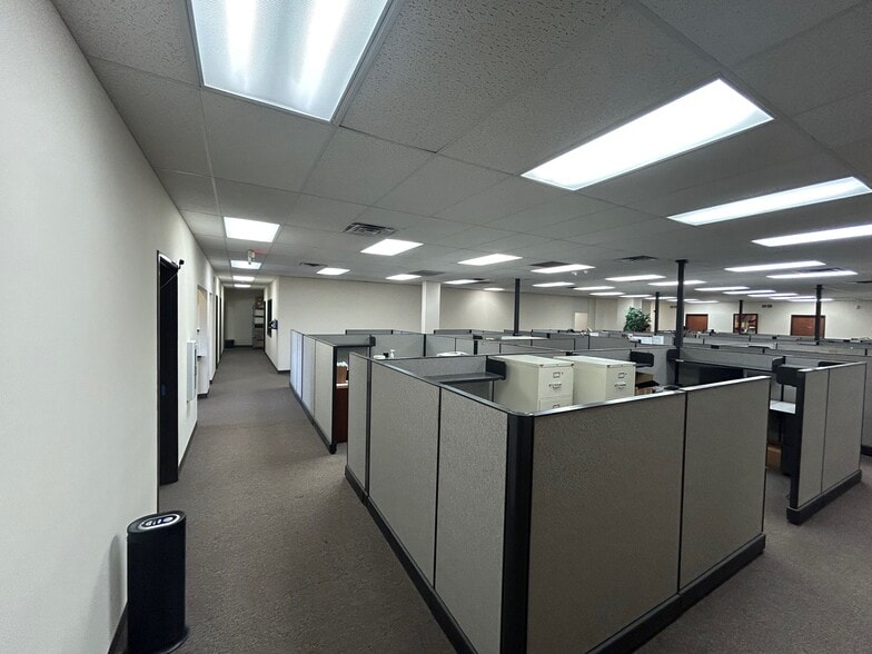 801-833 Greenview Dr, Grand Prairie, TX for lease - Interior Photo - Image 3 of 14