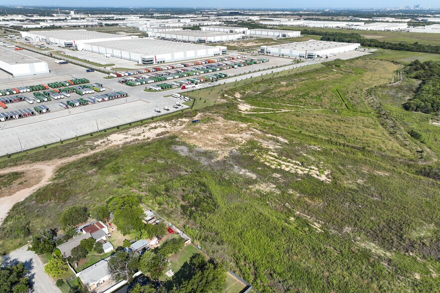 7500-7601 Oak Grove Rd, Fort Worth, TX à louer - Photo de construction - Image 2 de 2