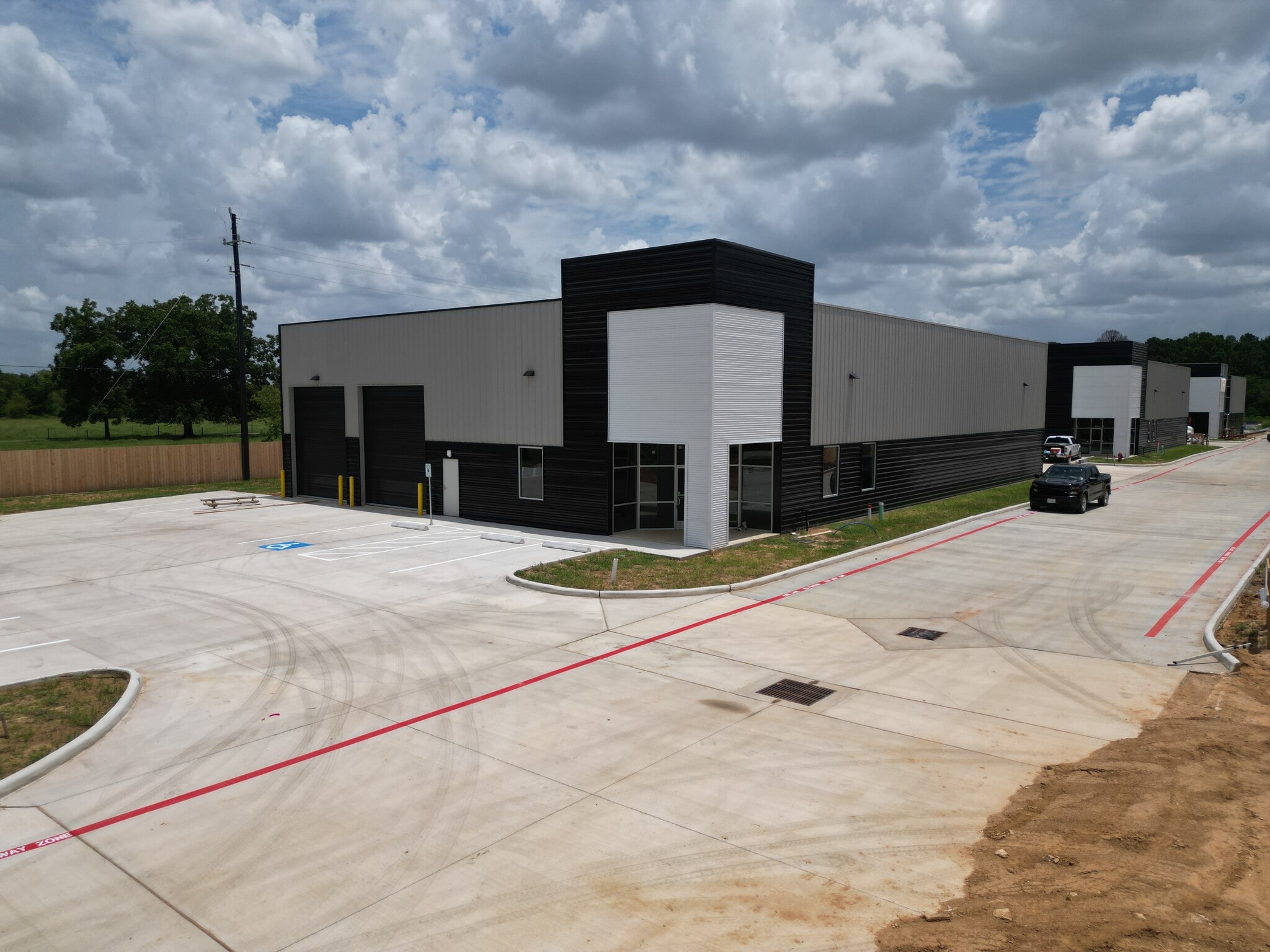 1623 S Cherry St, Tomball, TX for lease Building Photo- Image 1 of 3