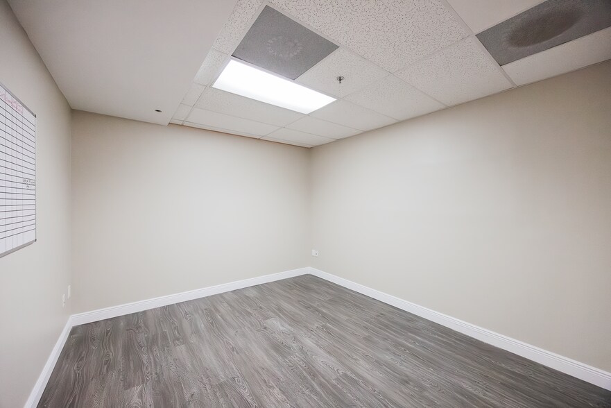 4050 Westgate Ave, West Palm Beach, FL à louer - Photo du bâtiment - Image 2 de 68