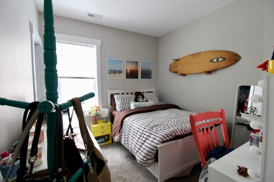 5-SFR Student Housing Portfolio near ODU portefeuille de 5 propriétés à vendre sur LoopNet.ca - Photo intérieure - Image 3 de 46