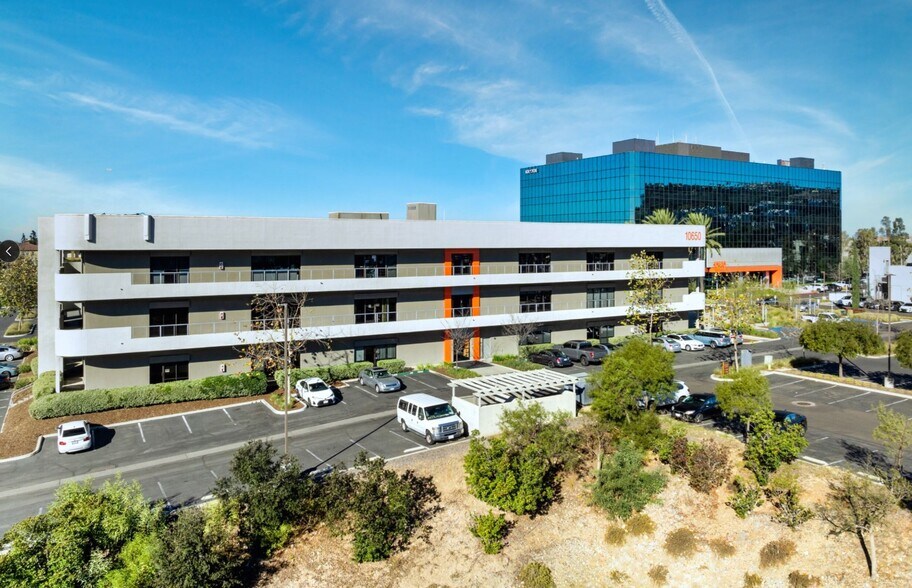 10680 Treena St, San Diego, CA à louer - Photo du bâtiment - Image 1 de 24