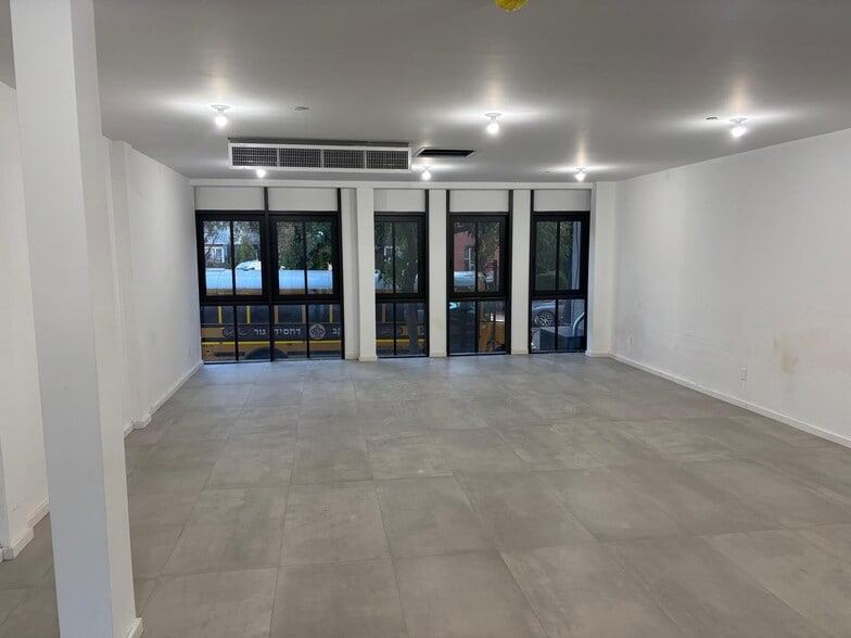 5012 20th Ave, Brooklyn, NY for lease - Building Photo - Image 2 of 15