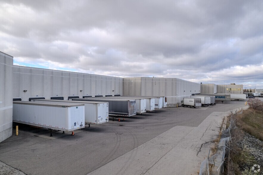 155 Delta Park Blvd, Brampton, ON à louer - Photo du bâtiment - Image 2 de 3