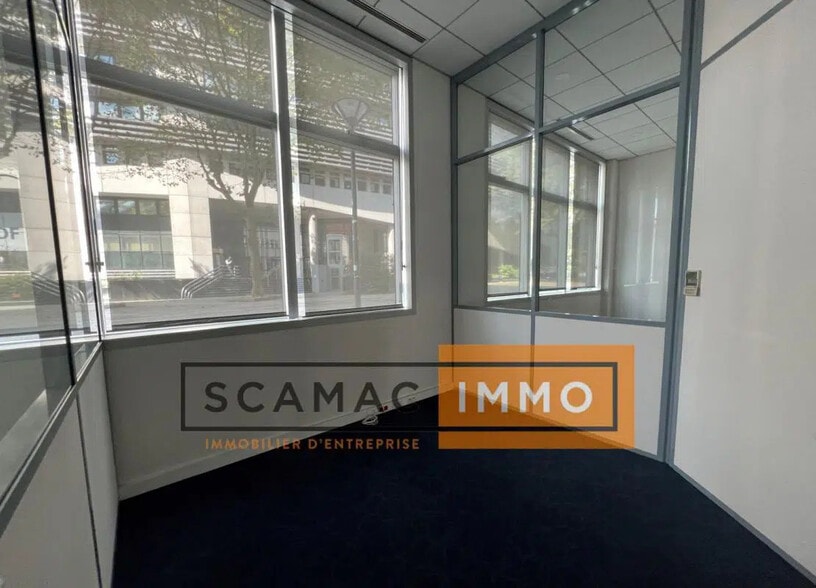 Retail in Saint-Denis for lease - Interior Photo - Image 3 of 4