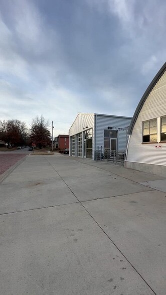 839-841 Pennsylvania St, Lawrence, KS à vendre - Vidéo sur l’inscription commerciale - Image 3 de 21