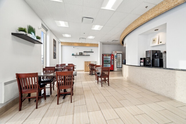 More details for 7980-8020 Boul Langelier, Saint-leonard, QC - Office, Retail for Lease