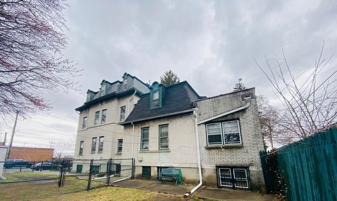 1124-1126 Richmond Ter, Staten Island, NY for sale Primary Photo- Image 1 of 64