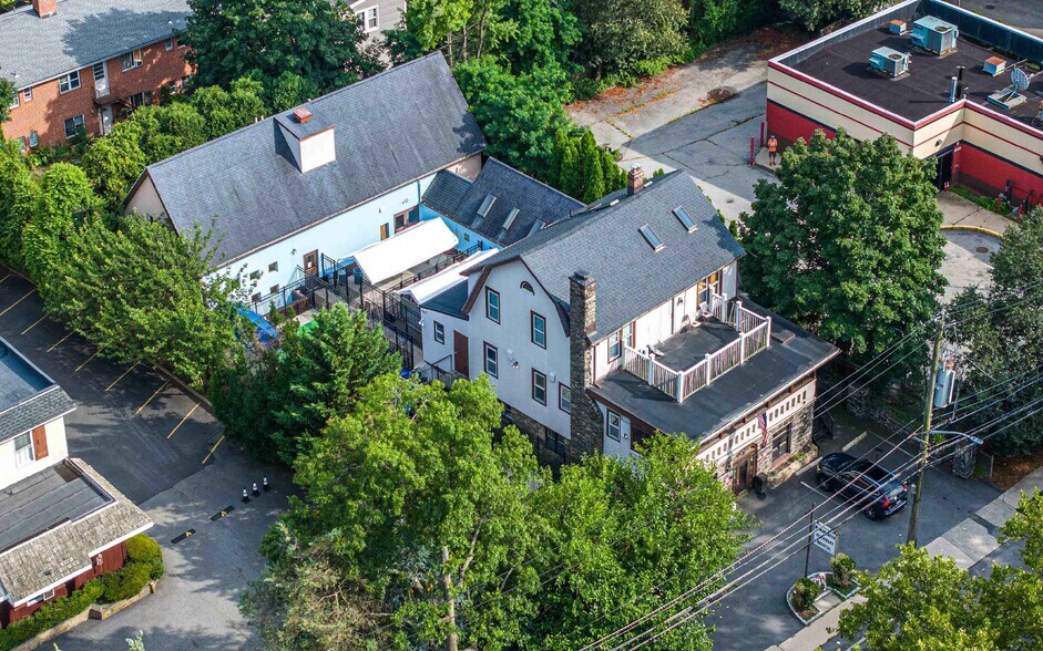 649 W Boston Post Rd, Mamaroneck, NY à vendre - Photo du bâtiment - Image 1 de 2