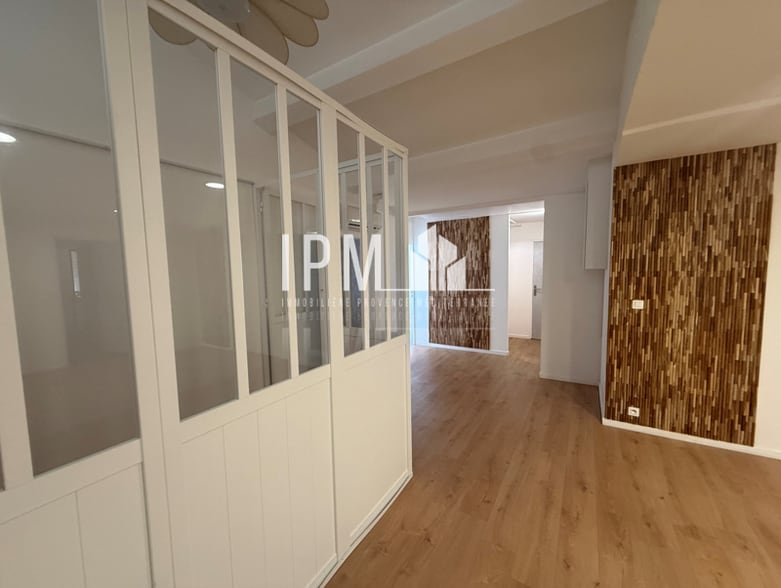 56 Rue Du Fauge, 13400 Aubagne, Aubagne à louer - Photo du bâtiment - Image 2 de 9