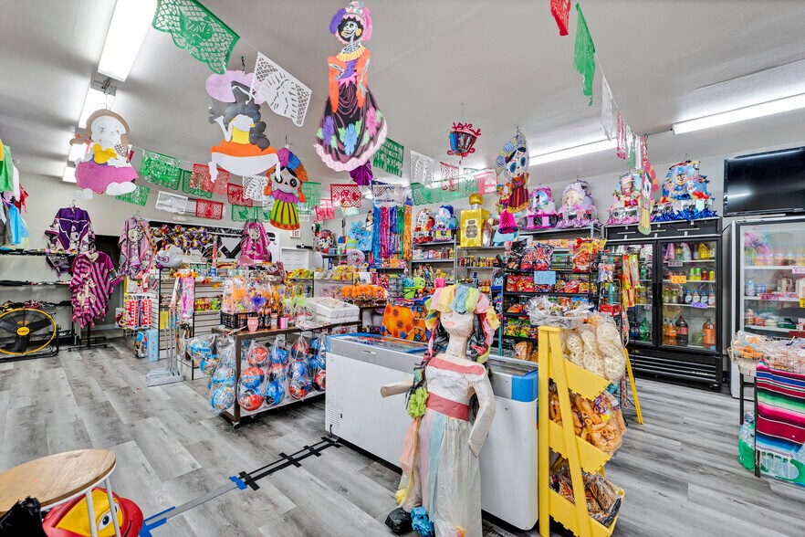 154 E 6th St, Oxnard, CA à vendre - Photo du bâtiment - Image 3 de 10