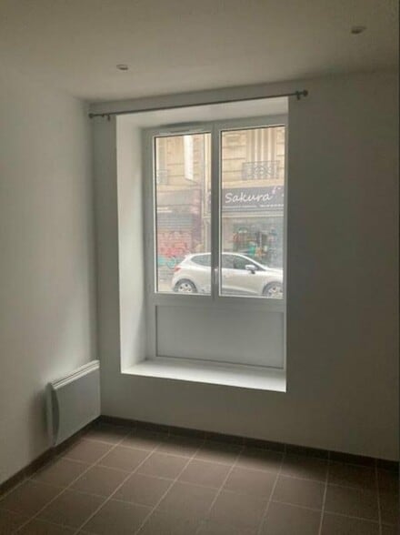 Retail in Paris for lease - Interior Photo - Image 2 of 8